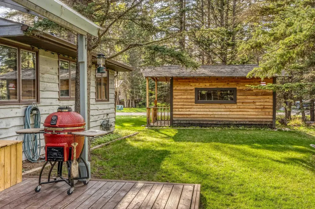 74 Redwood Meadows Drive Rural Rocky View County AB T3Z1A3