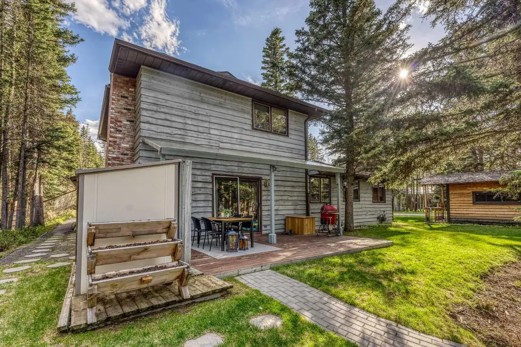 74 Redwood Meadows Drive Rural Rocky View County AB T3Z1A3