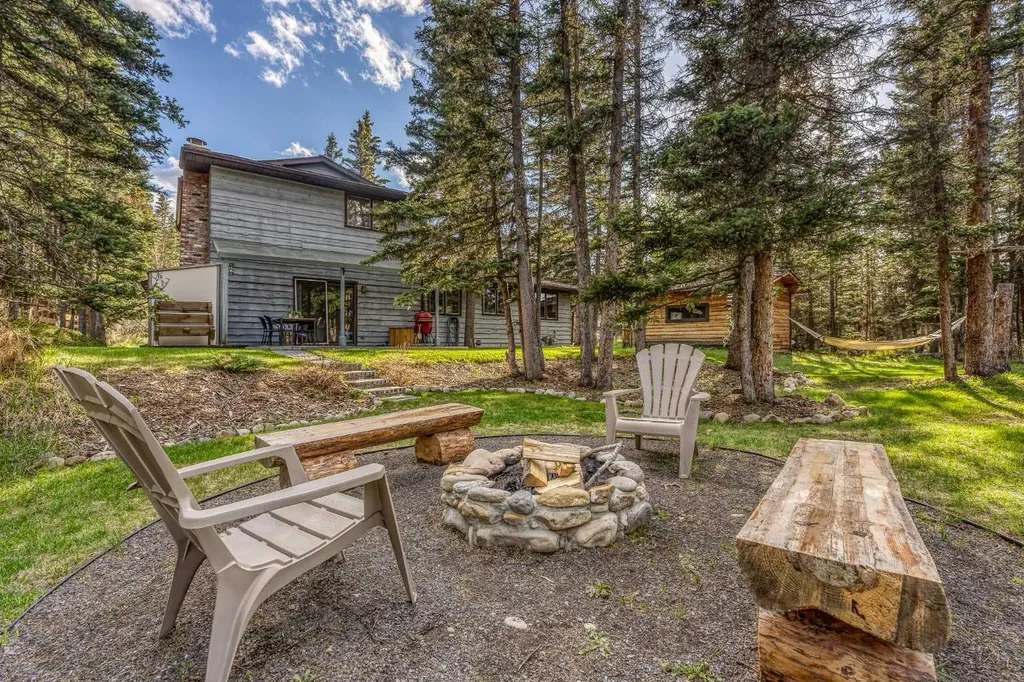 74 Redwood Meadows Drive Rural Rocky View County AB T3Z1A3