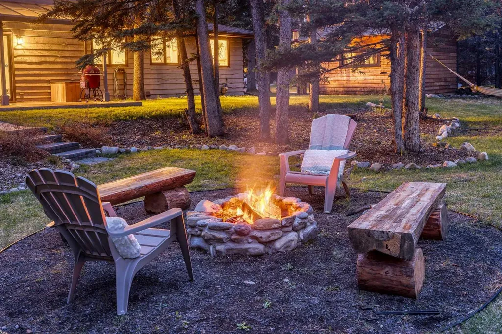 74 Redwood Meadows Drive Rural Rocky View County AB T3Z1A3