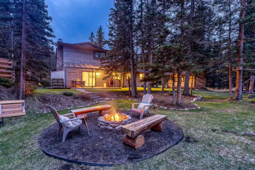 74 Redwood Meadows Drive Rural Rocky View County AB T3Z1A3