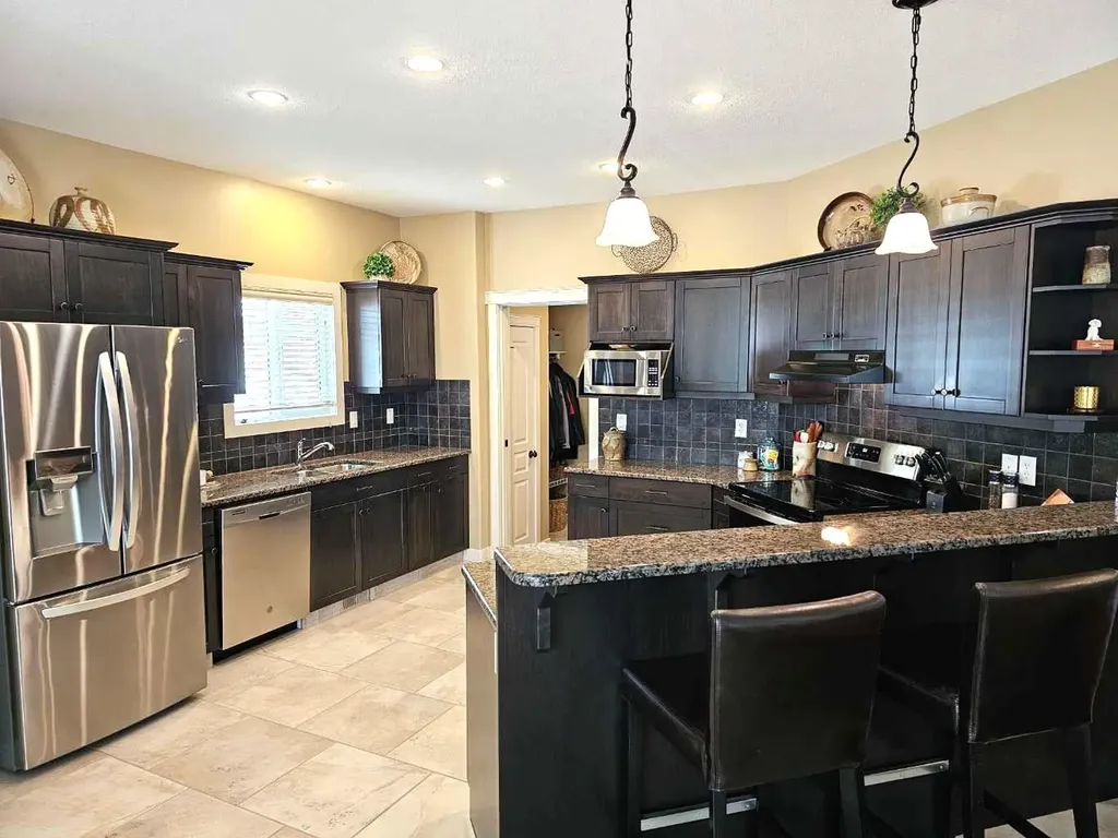 230 Firelight Crescent W Lethbridge AB T1J 4W1