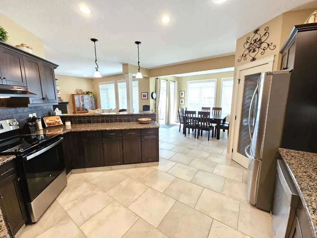 230 Firelight Crescent W Lethbridge AB T1J 4W1