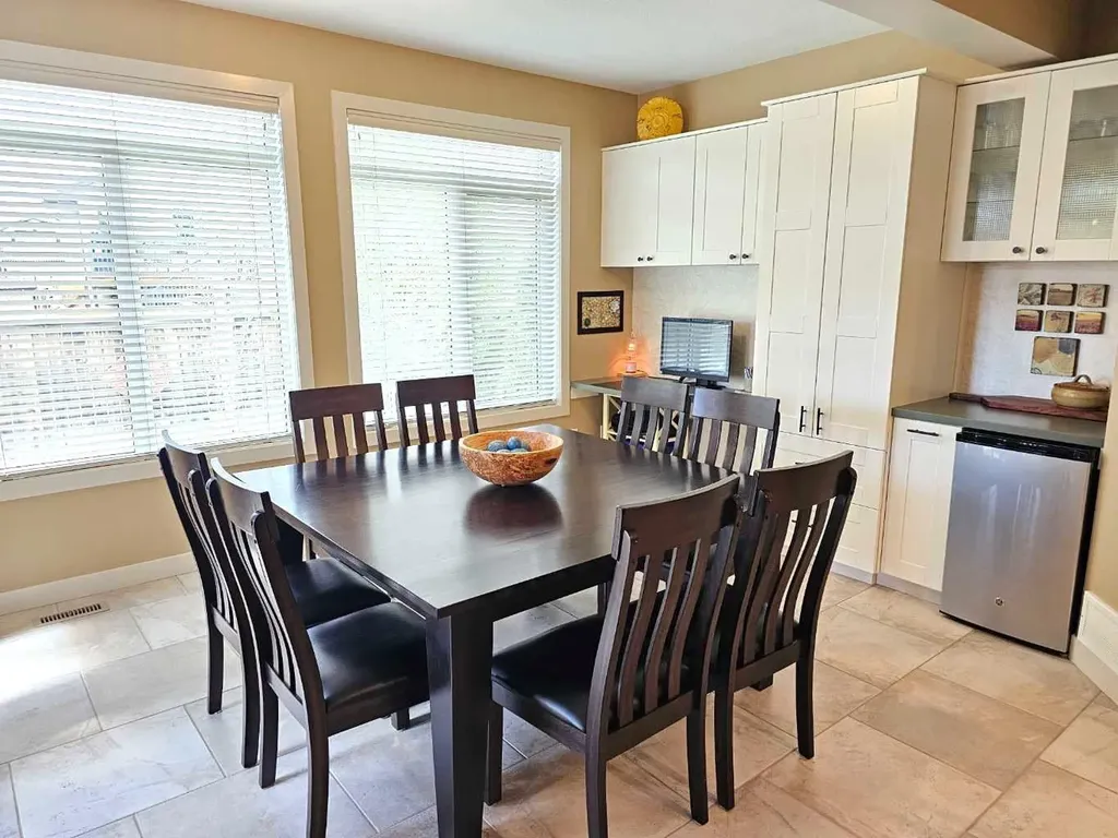 230 Firelight Crescent W Lethbridge AB T1J 4W1