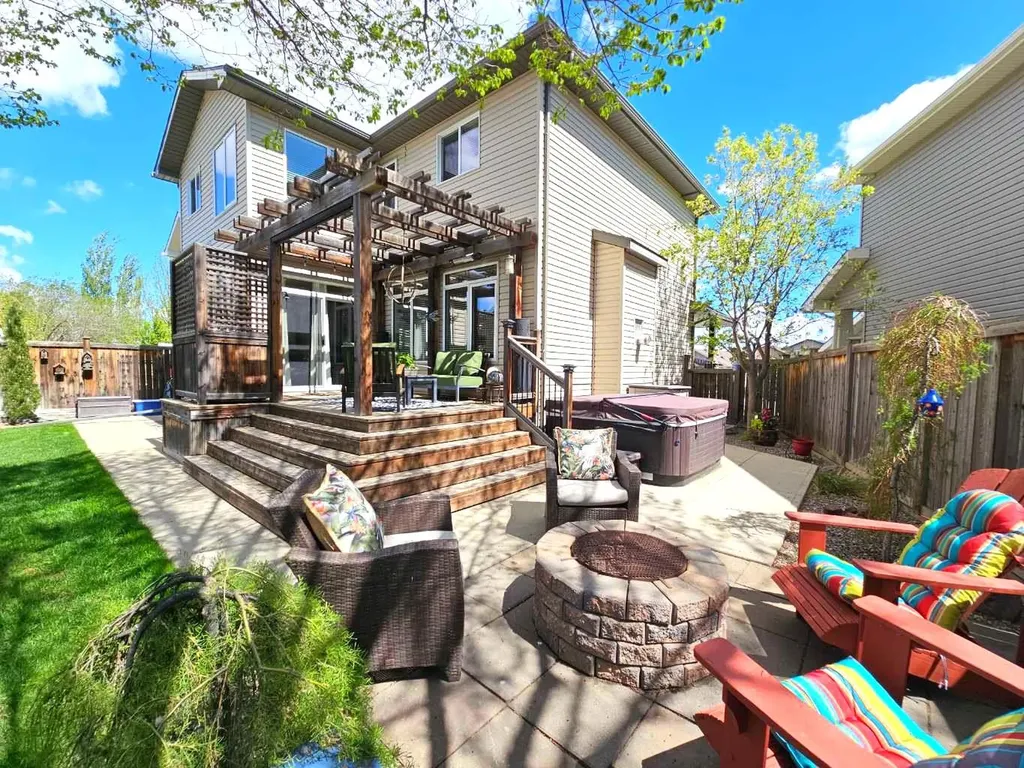 230 Firelight Crescent W Lethbridge AB T1J 4W1