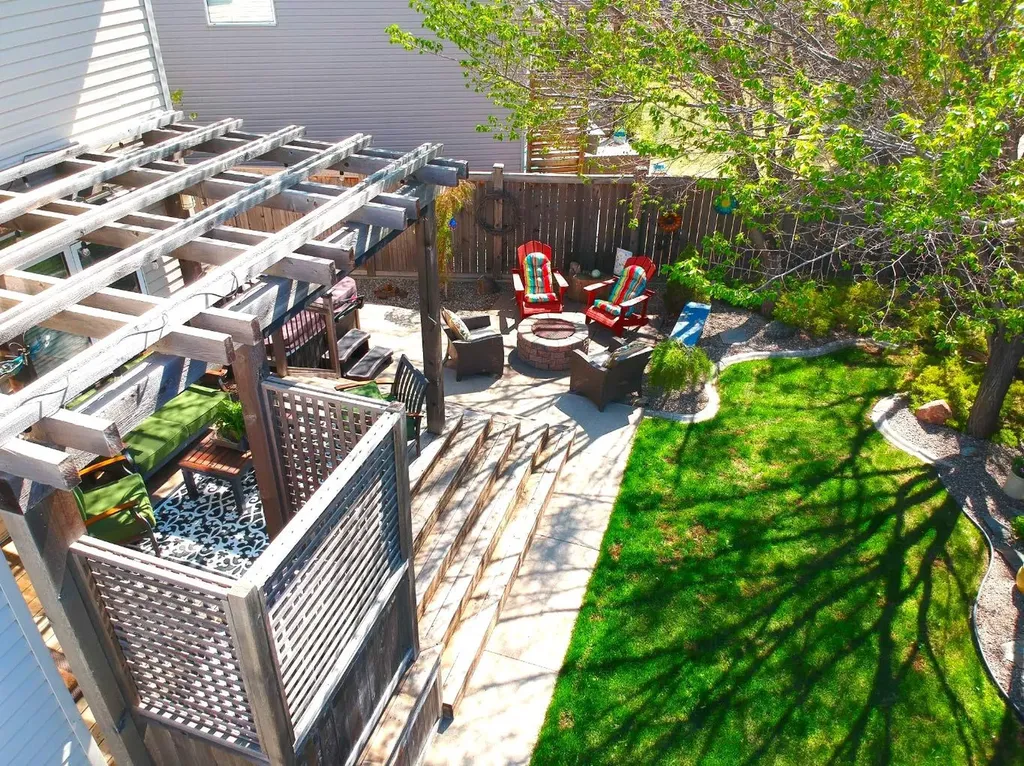 230 Firelight Crescent W Lethbridge AB T1J 4W1