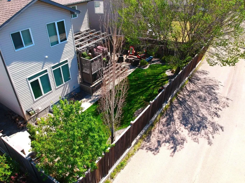 230 Firelight Crescent W Lethbridge AB T1J 4W1
