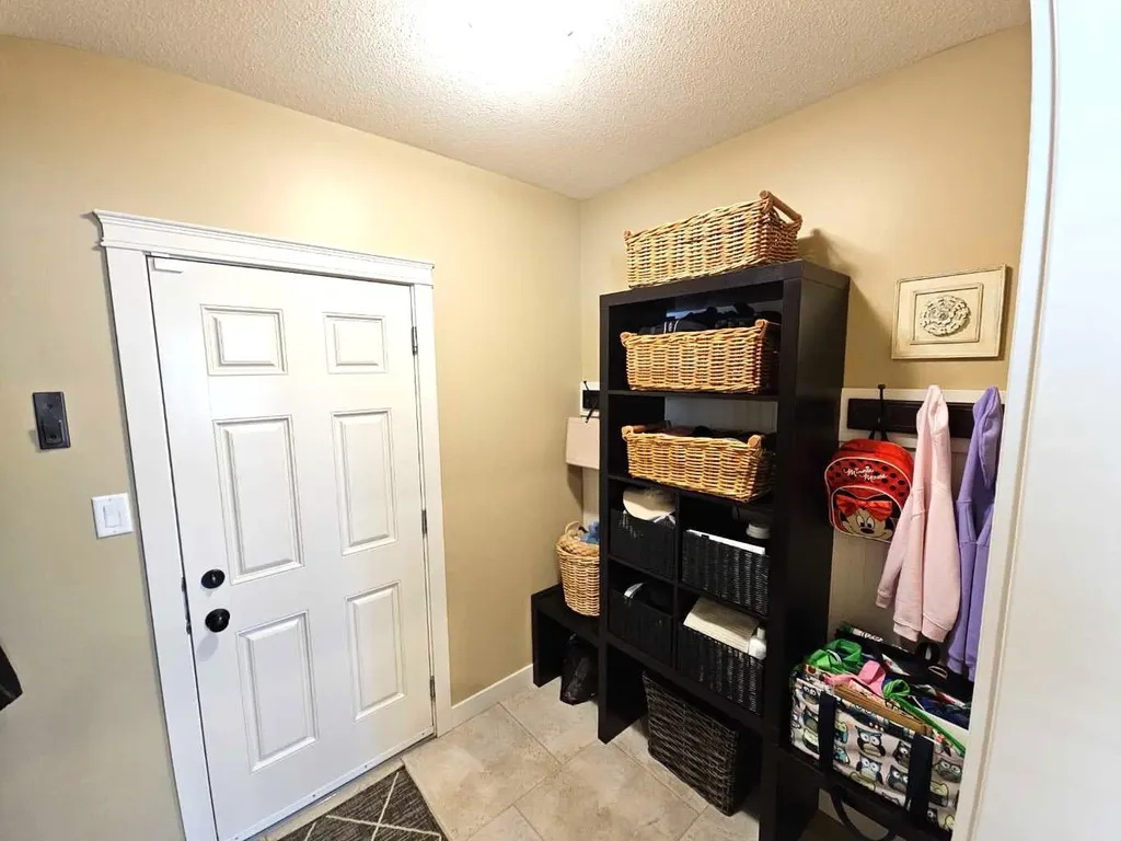 230 Firelight Crescent W Lethbridge AB T1J 4W1