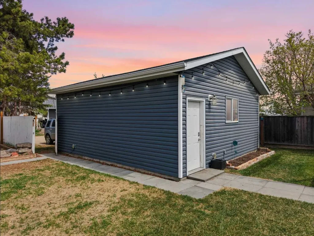 6 Otterbury Avenue Red Deer AB T4N 4Z9