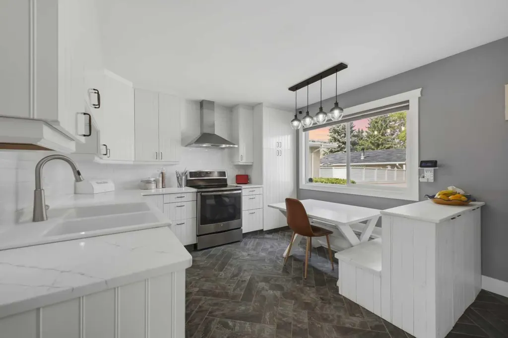 6 Otterbury Avenue Red Deer AB T4N 4Z9