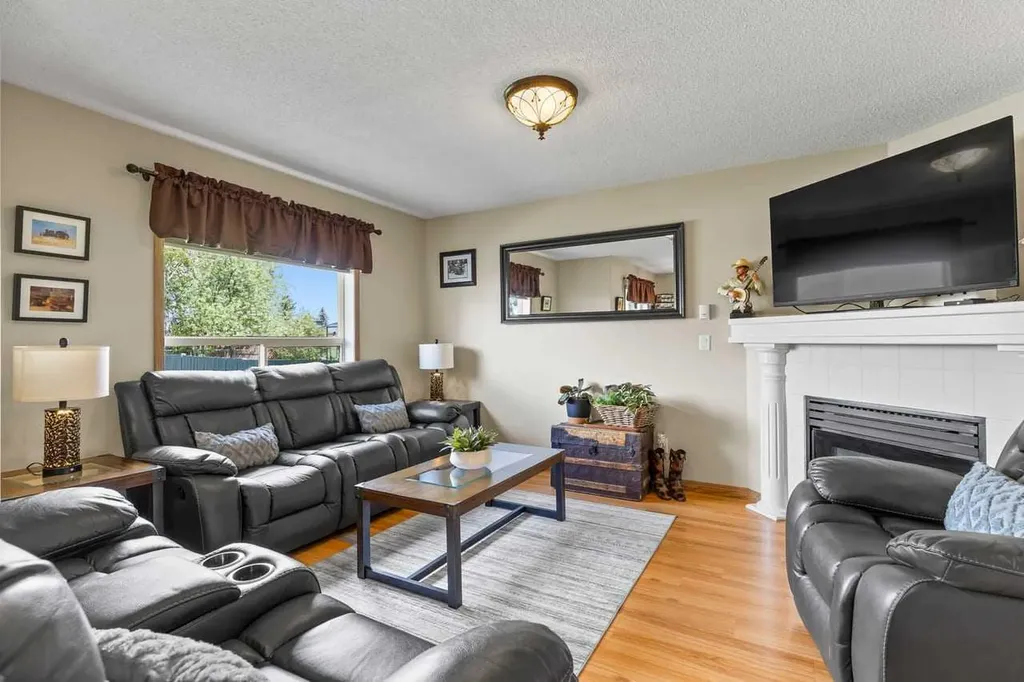 158 Saratoga Close NE Calgary AB T1Y 7A1