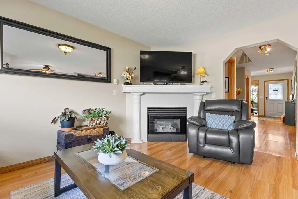 158 Saratoga Close NE Calgary AB T1Y 7A1