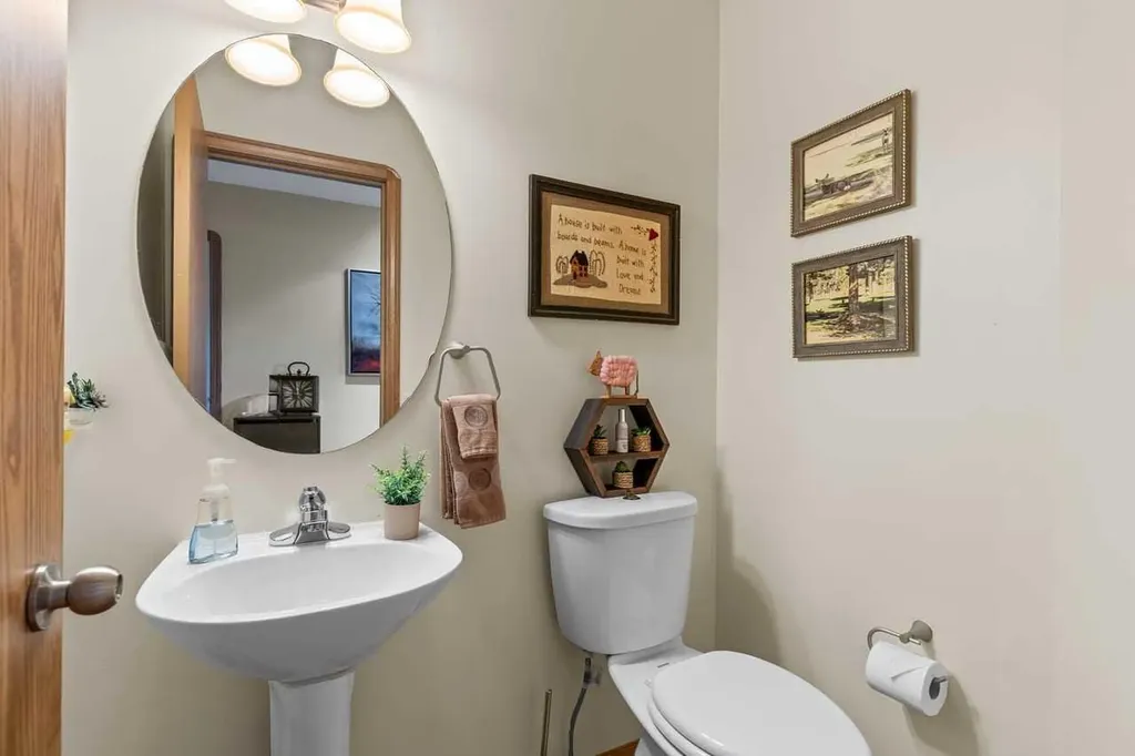158 Saratoga Close NE Calgary AB T1Y 7A1