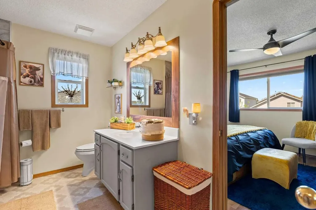 158 Saratoga Close NE Calgary AB T1Y 7A1