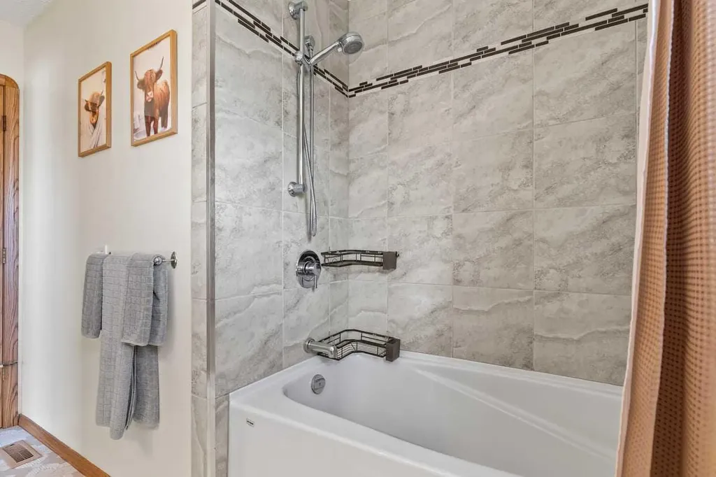 158 Saratoga Close NE Calgary AB T1Y 7A1