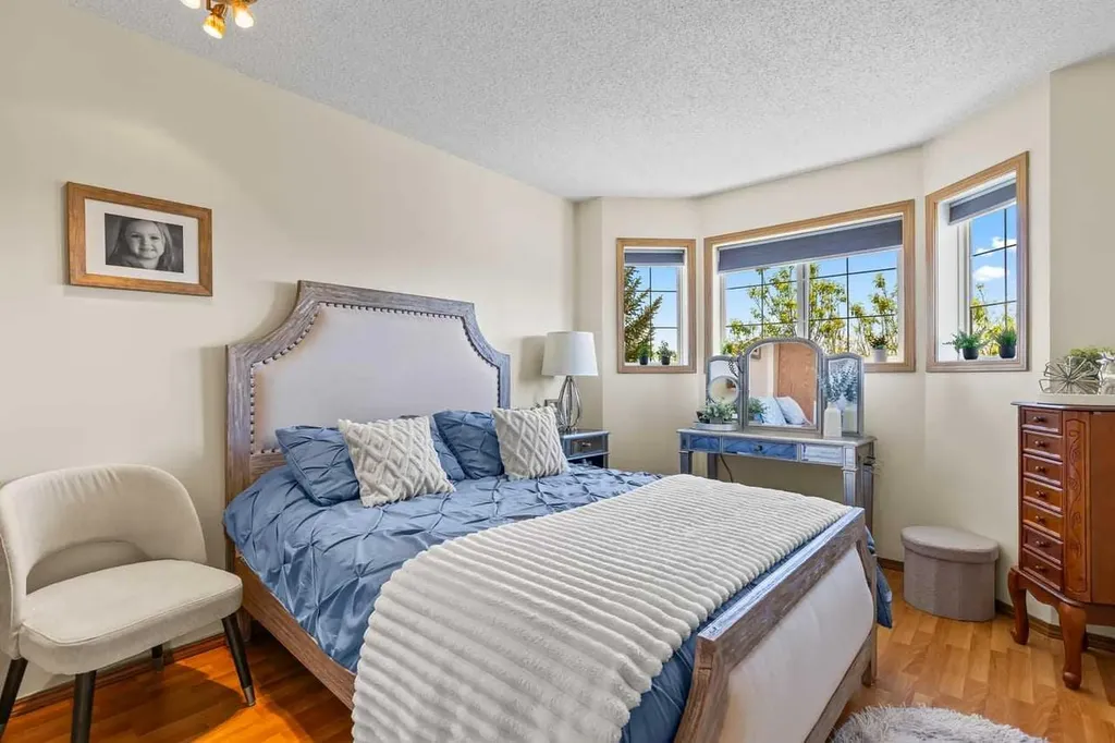 158 Saratoga Close NE Calgary AB T1Y 7A1