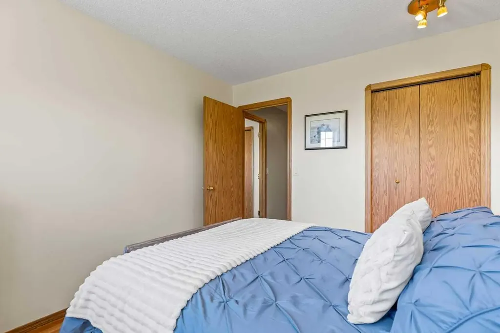 158 Saratoga Close NE Calgary AB T1Y 7A1
