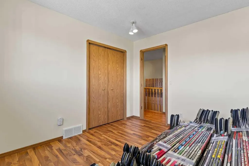 158 Saratoga Close NE Calgary AB T1Y 7A1