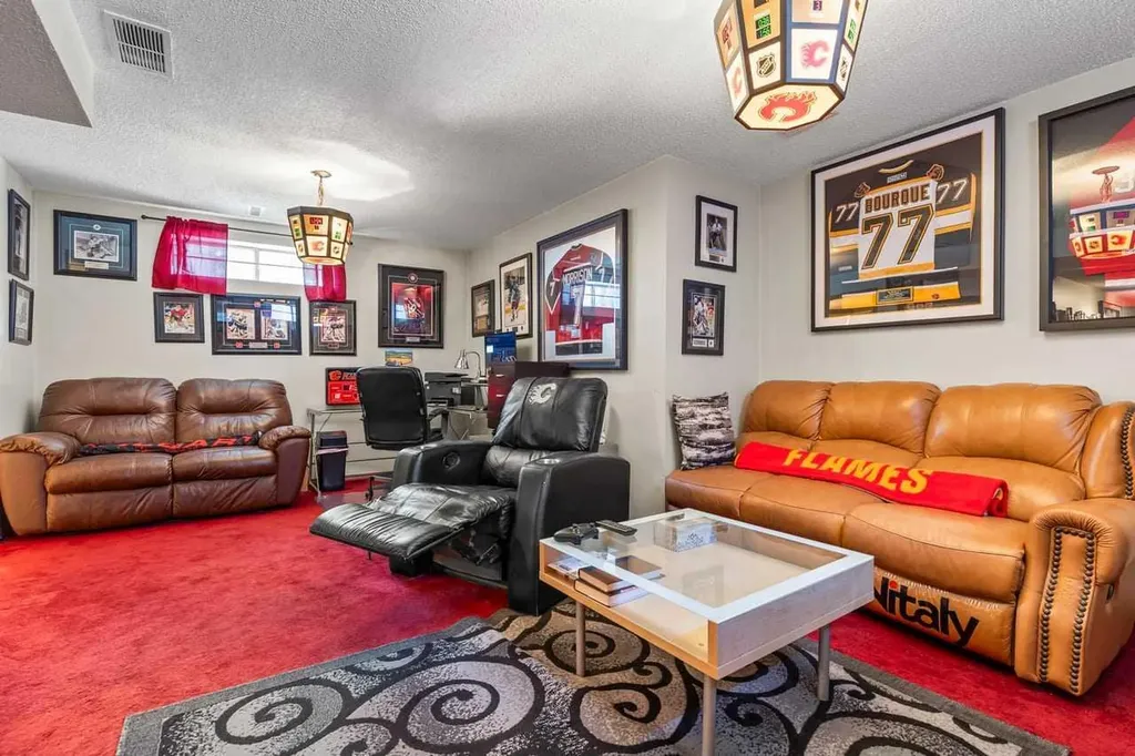 158 Saratoga Close NE Calgary AB T1Y 7A1