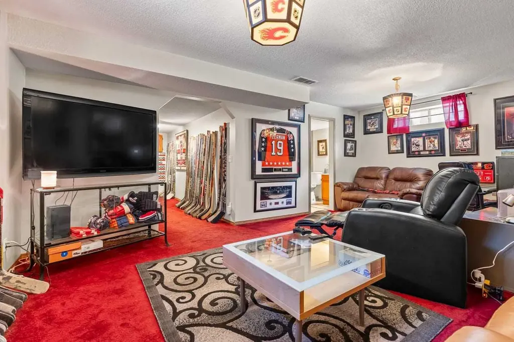 158 Saratoga Close NE Calgary AB T1Y 7A1
