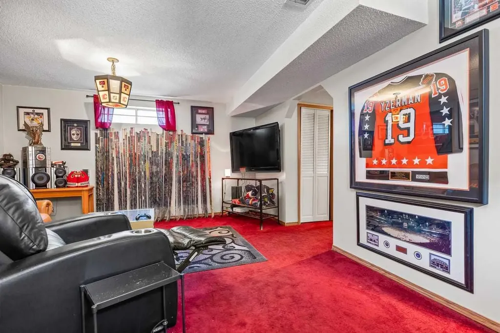 158 Saratoga Close NE Calgary AB T1Y 7A1