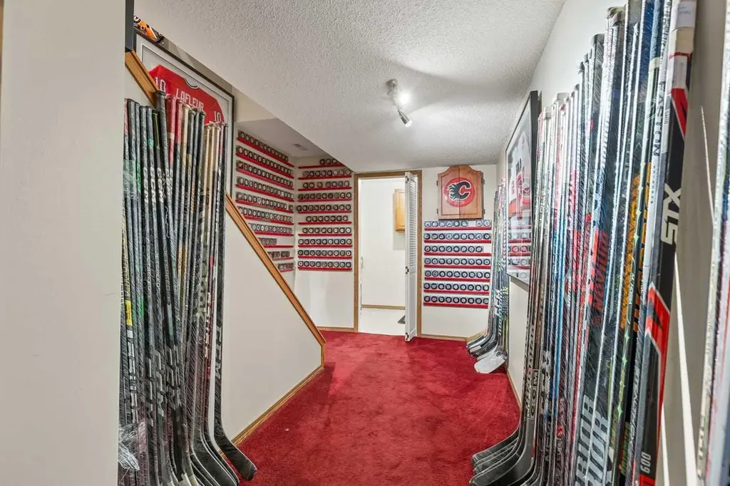 158 Saratoga Close NE Calgary AB T1Y 7A1