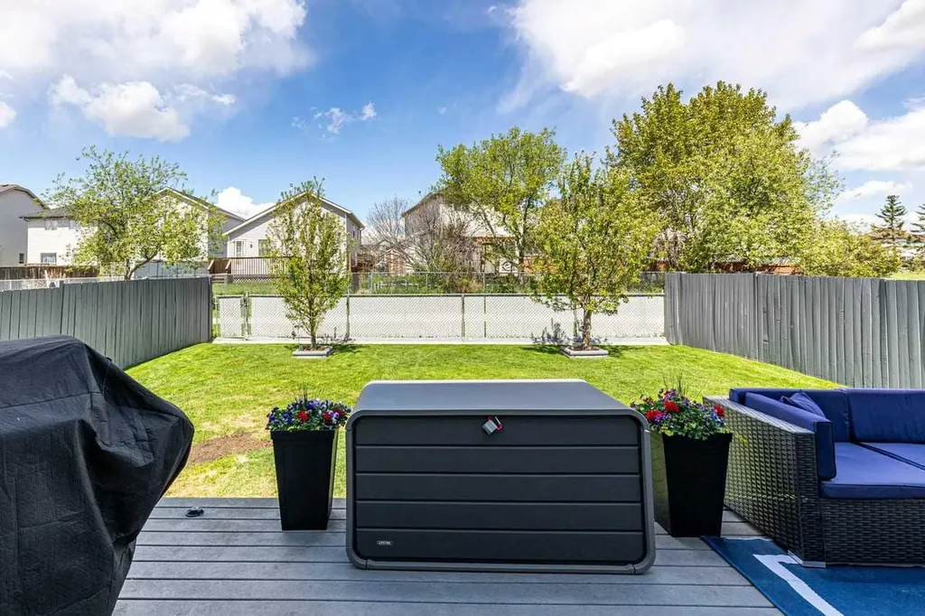 158 Saratoga Close NE Calgary AB T1Y 7A1