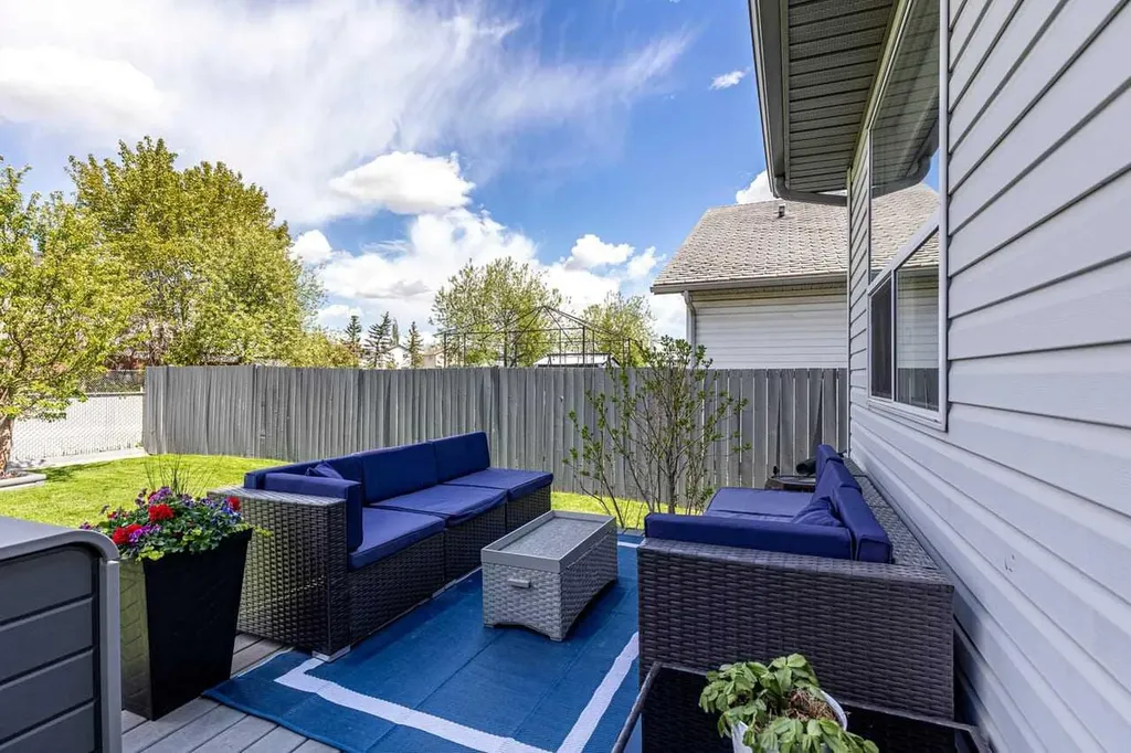 158 Saratoga Close NE Calgary AB T1Y 7A1