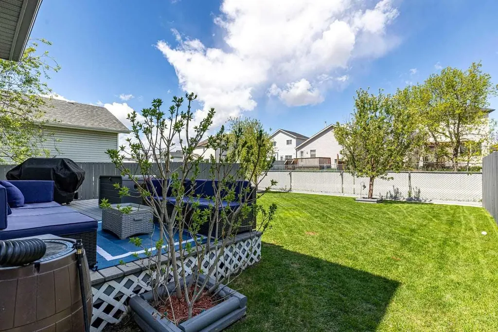 158 Saratoga Close NE Calgary AB T1Y 7A1