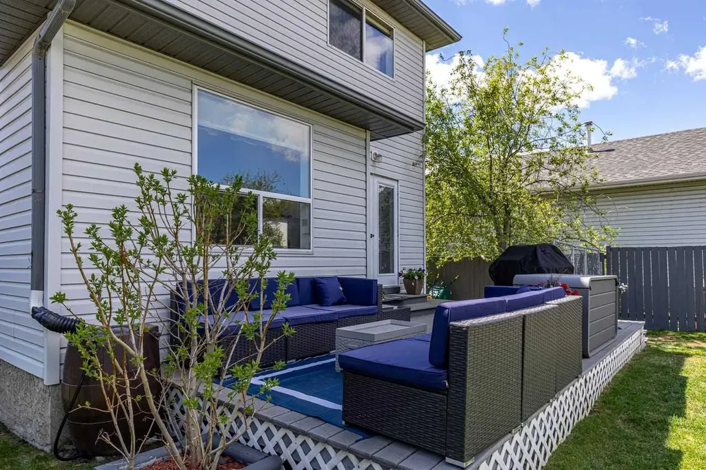 158 Saratoga Close NE Calgary AB T1Y 7A1