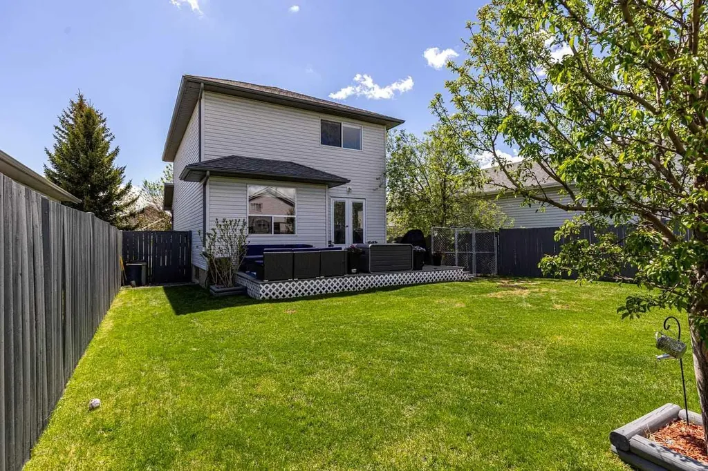 158 Saratoga Close NE Calgary AB T1Y 7A1