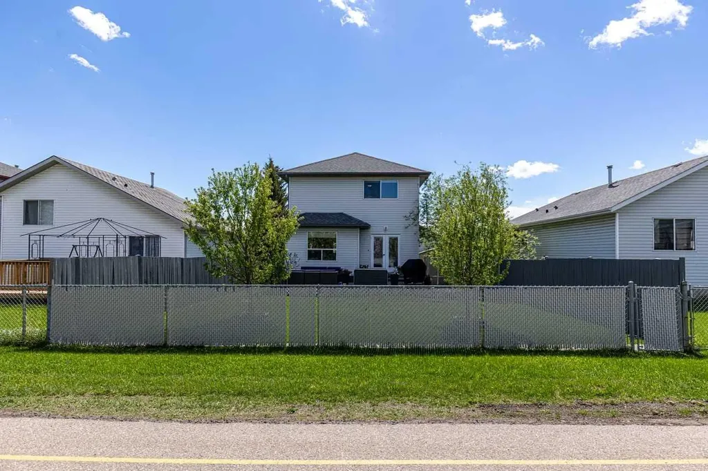 158 Saratoga Close NE Calgary AB T1Y 7A1