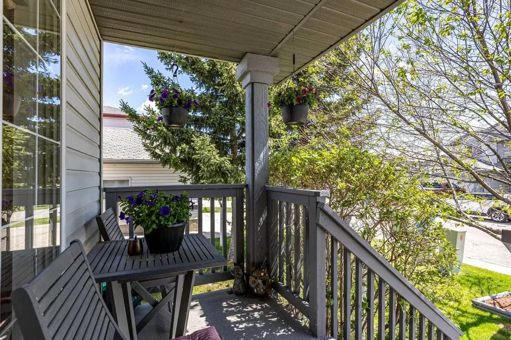 158 Saratoga Close NE Calgary AB T1Y 7A1