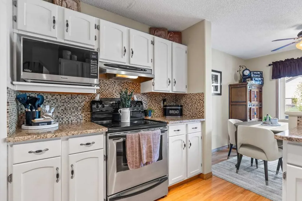 158 Saratoga Close NE Calgary AB T1Y 7A1