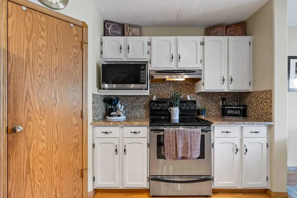 158 Saratoga Close NE Calgary AB T1Y 7A1