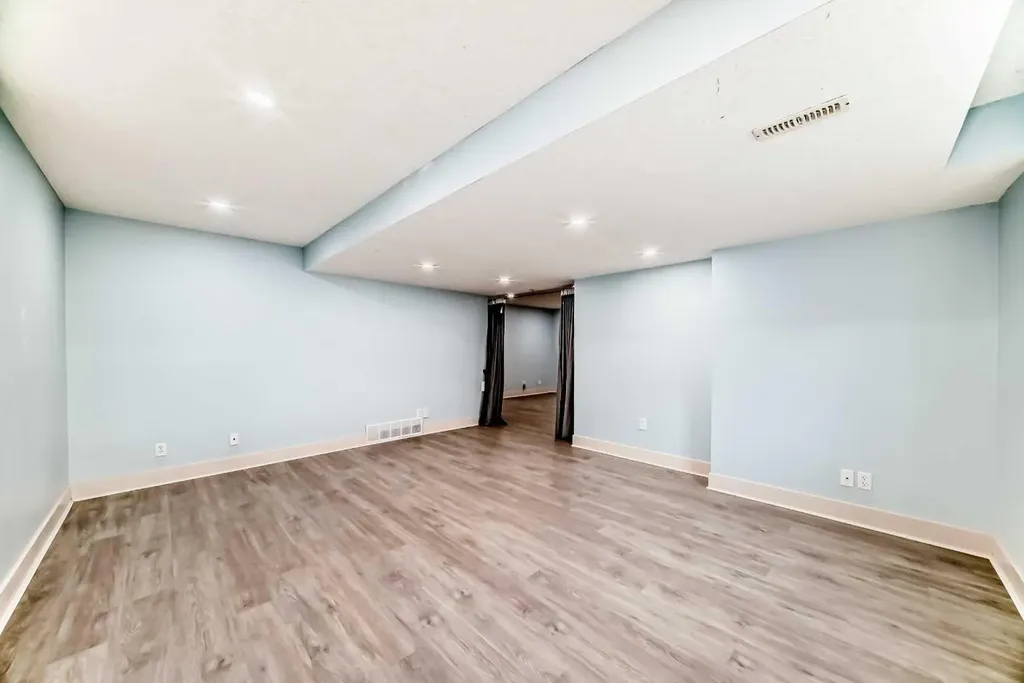 331 Royal Oak Heath NW Calgary AB T3G0B6