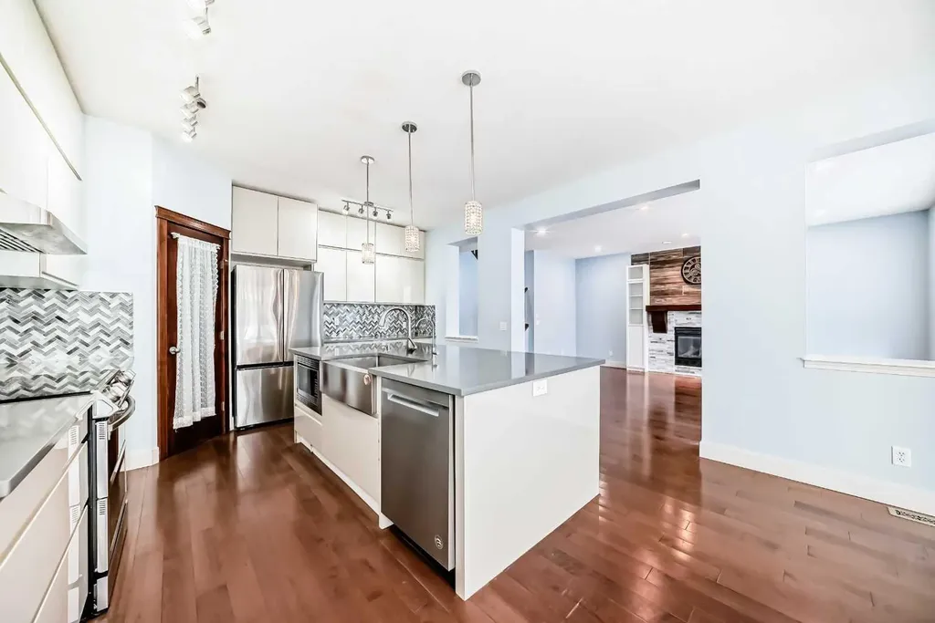 331 Royal Oak Heath NW Calgary AB T3G0B6