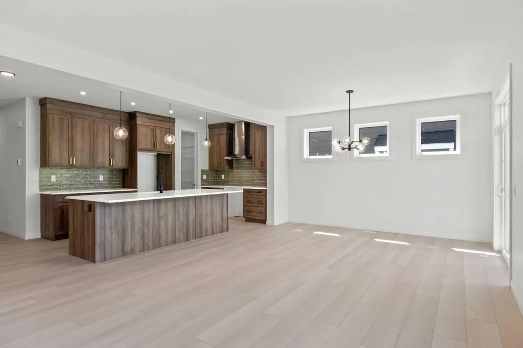 278 Creekstone Hill SW Calgary AB T3P 2V3