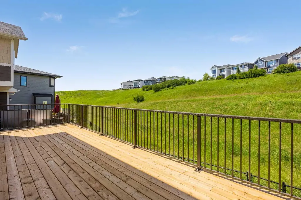 278 Creekstone Hill SW Calgary AB T3P 2V3