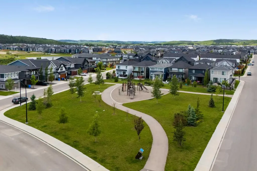 278 Creekstone Hill SW Calgary AB T3P 2V3