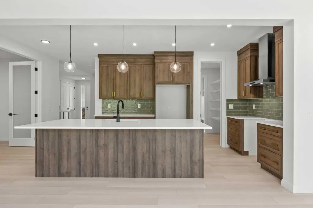 278 Creekstone Hill SW Calgary AB T3P 2V3