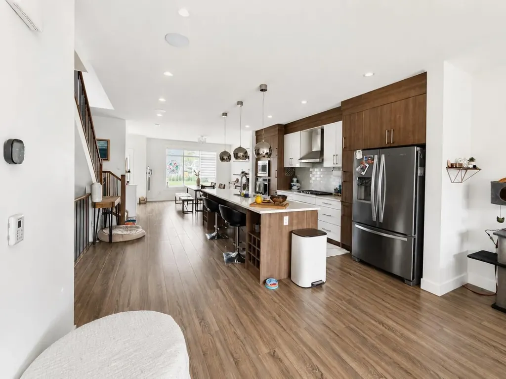 4347 72 Street NW Calgary AB T3B 2L1