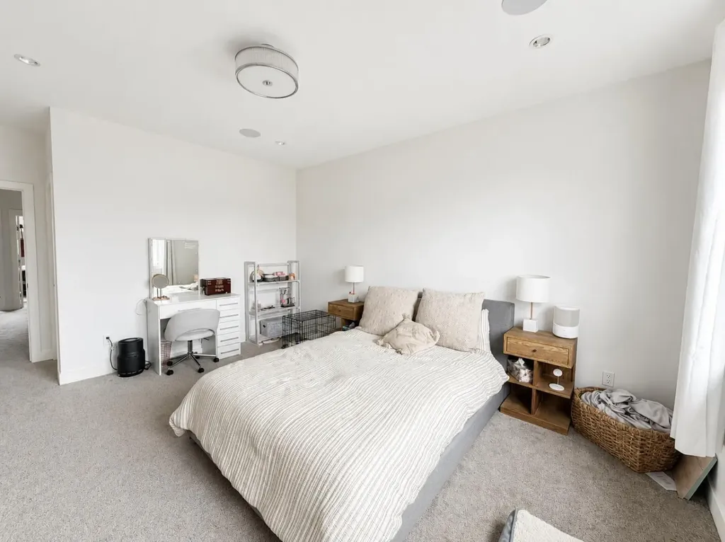 4347 72 Street NW Calgary AB T3B 2L1