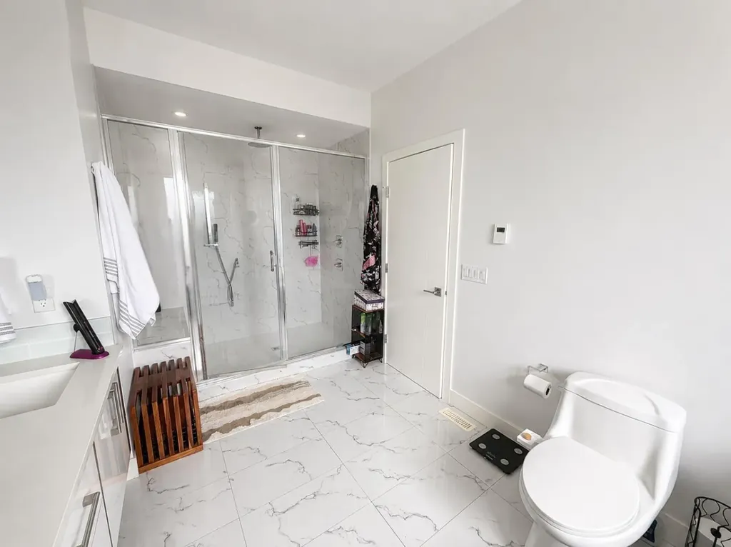 4347 72 Street NW Calgary AB T3B 2L1