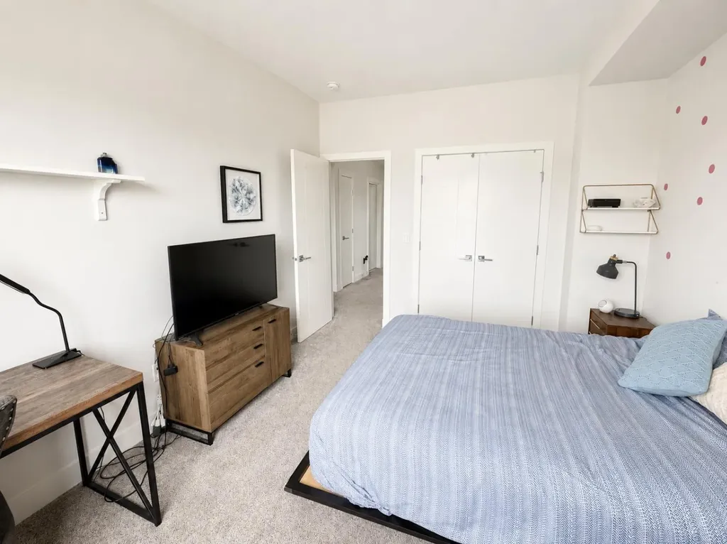 4347 72 Street NW Calgary AB T3B 2L1