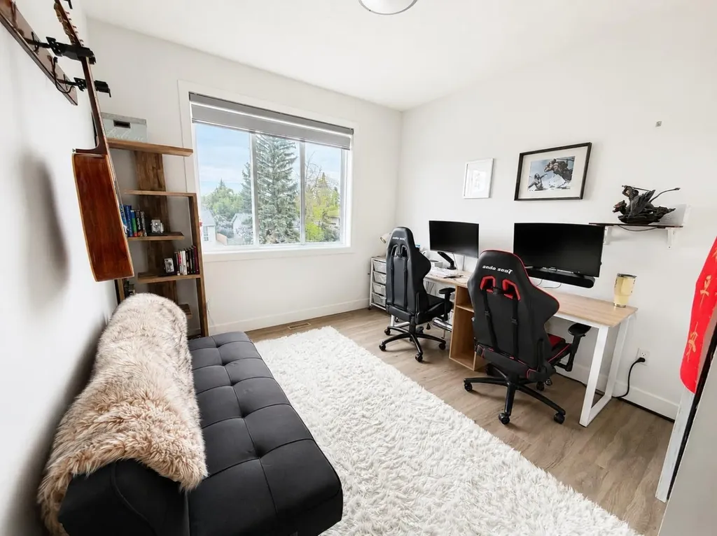 4347 72 Street NW Calgary AB T3B 2L1