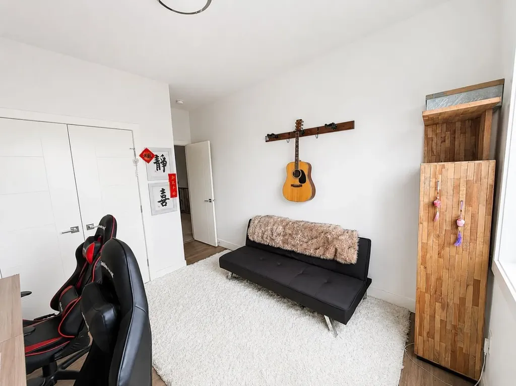 4347 72 Street NW Calgary AB T3B 2L1