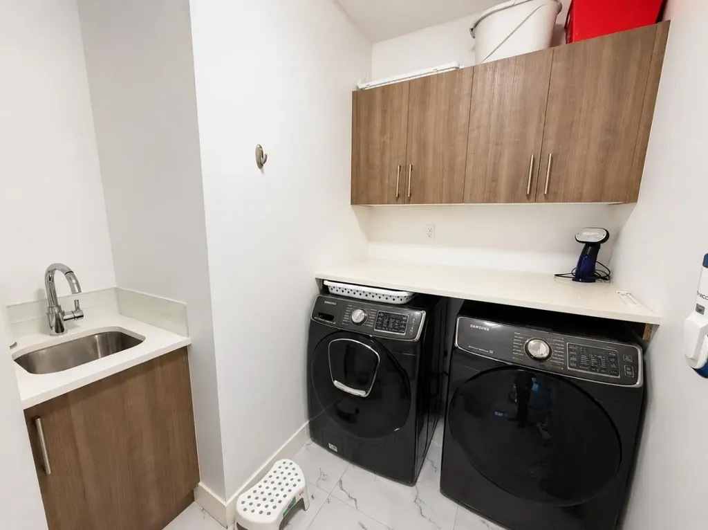 4347 72 Street NW Calgary AB T3B 2L1