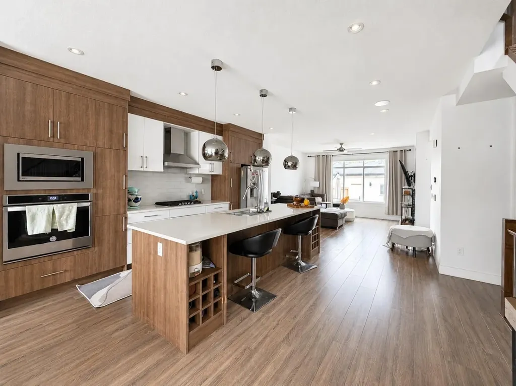 4347 72 Street NW Calgary AB T3B 2L1