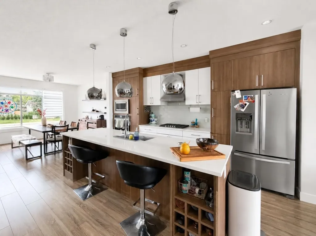 4347 72 Street NW Calgary AB T3B 2L1